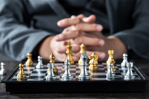 靈活調(diào)整企業(yè)戰(zhàn)略，應(yīng)對(duì)市場(chǎng)變化實(shí)現(xiàn)穩(wěn)健發(fā)展