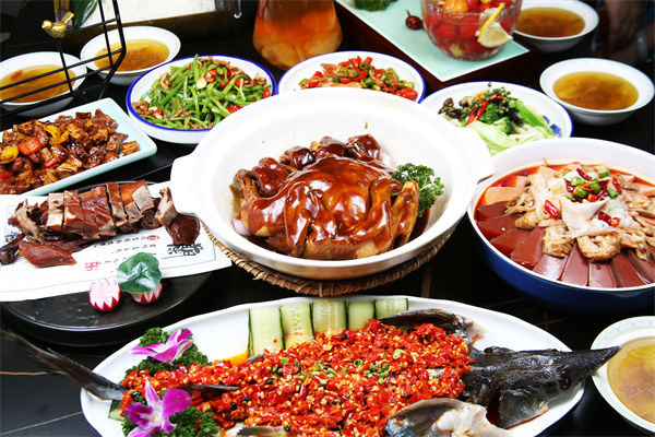 今年擴(kuò)消費(fèi)怎么干？各大企業(yè)如何根據(jù)政策發(fā)力？