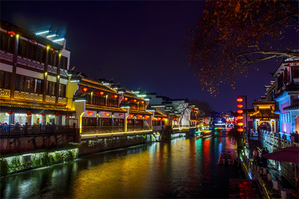 企業(yè)發(fā)展陷入瓶頸，南京戰(zhàn)略咨詢公司如何定制破局突圍方案？