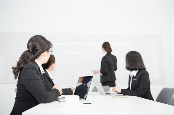 員工培訓(xùn)無效、成長慢，人力資源管理怎樣定制高效方案？