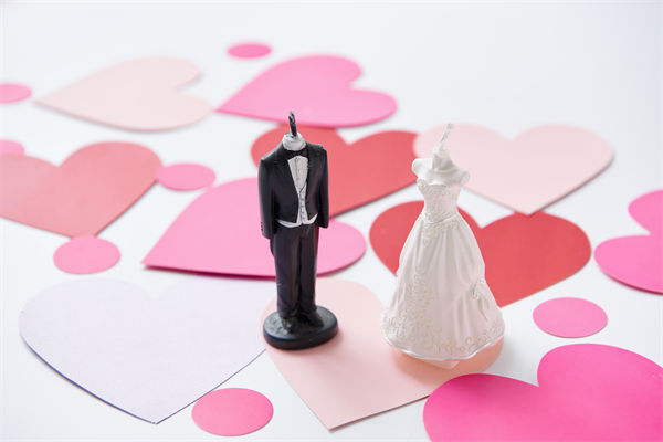 5月10日起結(jié)婚離婚不需要戶口本，人力資源怎么看？